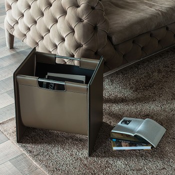 Jerry Magazine Rack